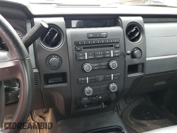 2013 Ford F-150 XL z VIN 1FTEX1EM7DKF27157, wystawiony jako IAAI lot #42786348 z przebiegiem 157 918 mil mil oraz . Historia ofert i sprzedaży dostępna na DreamBid. Obrazek 18.