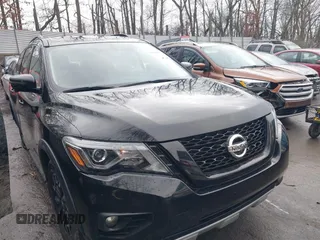 2019 Nissan Pathfinder S z VIN 5N1DR2MM7KC649498, wystawiony jako IAAI lot #41461513 z przebiegiem 71 105 mil mil oraz . Historia ofert i sprzedaży dostępna na DreamBid. Obrazek 1.