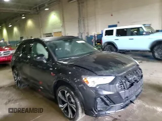2024 Audi Q3 S line Premium Plus z VIN WA1EECF34R1035605, wystawiony jako Copart lot #42318005 z przebiegiem 10 264 mil mil oraz Szkody całkowita. Historia ofert i sprzedaży dostępna na DreamBid. Obrazek 14.