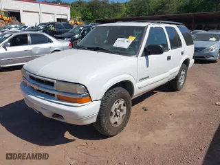 2003 Chevrolet Blazer LS with VIN 1GNDT13X53K152850, listed as a IAAI auction lot 41982795 with 261,155 mi miles. Bid and sale history available at carsss.com. Image 2.