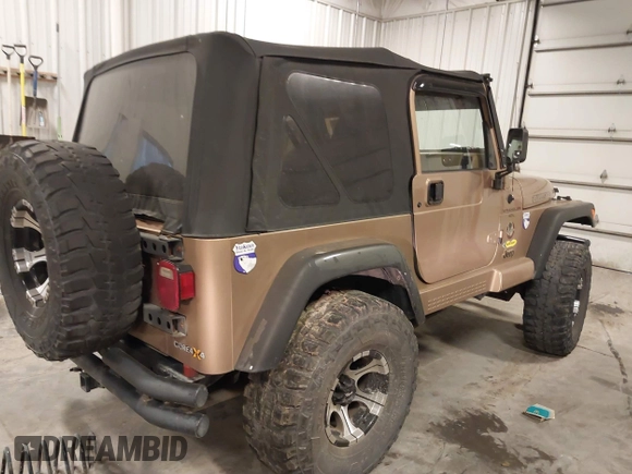 2000 Jeep Wrangler Sahara with VIN 1J4FA59S2YP740431, listed as a IAAI auction lot 41313079 with 183,989 mi miles. Bid and sale history available at carsss.com. Image 4.