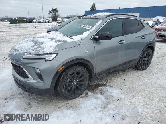2025 Buick Encore GX Sport Touring с VIN KL4AMDSL2SB028827, выставлен на аукционе Copart как лот 46407335 с пробегом 5 901 миль миль и Списание • Salvage title. История ставок и продаж доступна на DreamBid. Изображение 1.