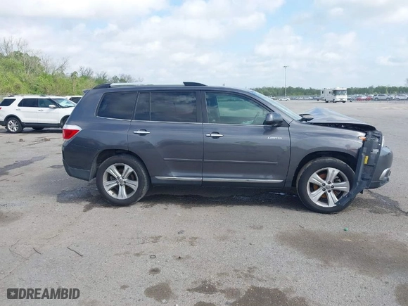 2011 Toyota Highlander Limited with VIN 5TDYK3EH8BS043420, listed as a IAAI auction lot 41936665 with 205,590 mi miles. Bid and sale history available at carsss.com. Image 13.