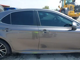 2021 Toyota Camry SE Nightshade with VIN 4T1G11AK3MU457011, listed as a IAAI auction lot 41952841 with 33,032 mi miles. Bid and sale history available at carsss.com. Image 14.