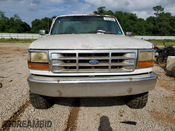 1997 Ford F-250 z VIN 3FTHF26H5VMA18931, wystawiony jako Copart lot #57015965 z przebiegiem 244 027 mil mil oraz Czysty tytuł • Clean title. Historia ofert i sprzedaży dostępna na DreamBid. Obrazek 5.