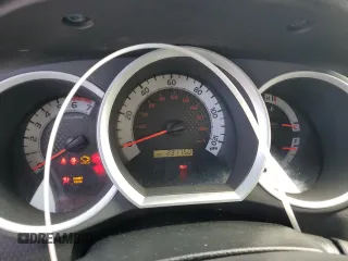 2013 Toyota Tacoma z VIN 3TMLU4EN0DM129808, wystawiony jako Copart lot #50353125 z przebiegiem 231 750 mil mil oraz Szkoda całkowita • Salvage title. Historia ofert i sprzedaży dostępna na DreamBid. Obrazek 9.
