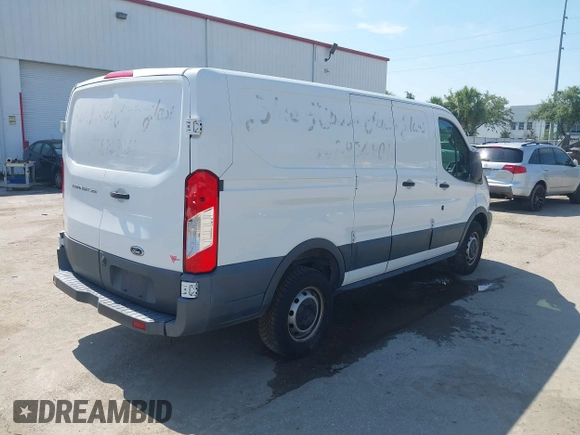 2017 Ford Transit z VIN 1FTYR1ZM7HKA42038, wystawiony jako IAAI lot #42348768 z przebiegiem Nie podano mil oraz . Historia ofert i sprzedaży dostępna na DreamBid. Obrazek 4.