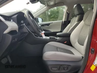 2021 Toyota RAV4 XLE z VIN 2T3W1RFV2MW176273, wystawiony jako Copart lot #62702095 z przebiegiem 37 934 mil mil oraz Szkoda całkowita • Salvage title. Historia ofert i sprzedaży dostępna na DreamBid. Obrazek 7.