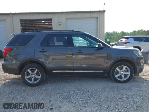 2017 Ford Explorer XLT z VIN 1FM5K8D82HGC79240, wystawiony jako IAAI lot #42402472 z przebiegiem 139 303 mil mil oraz . Historia ofert i sprzedaży dostępna na DreamBid. Obrazek 13.