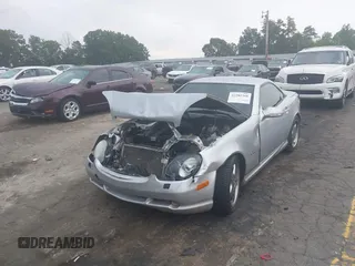 2001 Mercedes-Benz SLK 230/320 z VIN WDBKK65F71F221501, wystawiony jako IAAI lot #42282368 z przebiegiem 123 692 mil mil oraz . Historia ofert i sprzedaży dostępna na DreamBid. Obrazek 17.