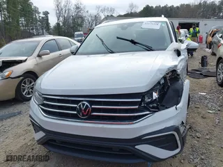 2022 Volkswagen Tiguan SE with VIN 3VV2B7AX5NM055508, listed as a IAAI auction lot 41179328 with 50,693 mi miles. Bid and sale history available at carsss.com. Image 11.