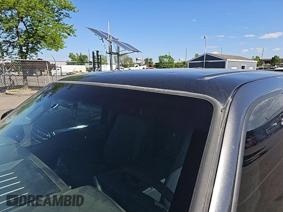 2015 Ford F-250 XLT z VIN 1FT7X2B61FEC57669, wystawiony jako IAAI lot #42430375 z przebiegiem 141 252 mil mil oraz . Historia ofert i sprzedaży dostępna na DreamBid. Obrazek 18.