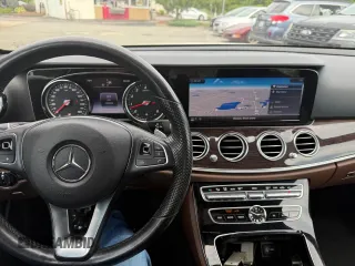 2017 Mercedes-Benz E 300 Luxury with VIN WDDZF4KB1HA058612, listed as a Copart auction lot 62069435 with 160,626 mi miles and Clean title. Bid and sale history available at DreamBid. Image 5.