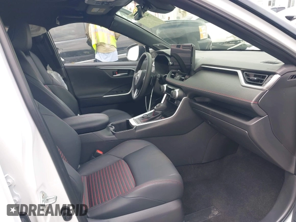 2024 Toyota RAV4 XSE with VIN JTMEB3FV6RD186007, listed as a IAAI auction lot 42405033 with 3,170 mi miles and . Bid and sale history available at DreamBid. Image 5.