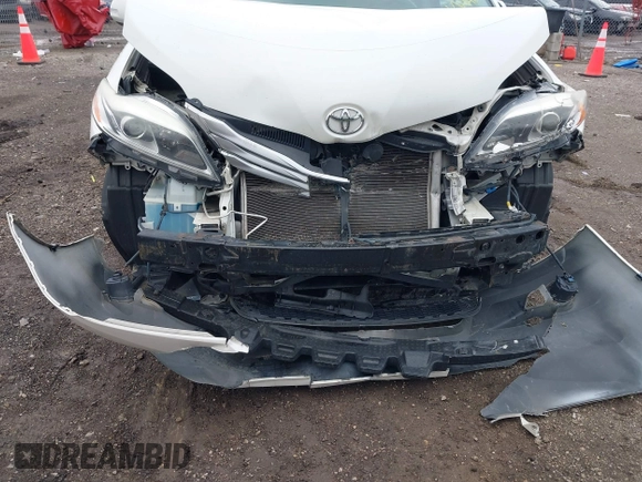 2015 Toyota Sienna XLE с VIN 5TDYK3DC1FS527196, выставлен на аукционе IAAI как лот 41850596 с пробегом Не указан миль и . История ставок и продаж доступна на DreamBid. Изображение 6.
