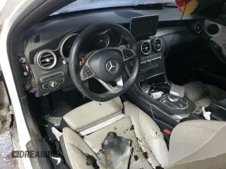 2018 Mercedes-Benz C 300 z VIN 55SWF4JB8JU237417, wystawiony jako Copart lot #57547745 z przebiegiem Nie podano mil oraz Szkoda całkowita • Salvage title. Historia ofert i sprzedaży dostępna na DreamBid. Obrazek 8.
