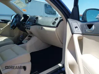 2015 Volkswagen Tiguan SE with VIN WVGAV7AX8FW595806, listed as a IAAI auction lot 42644395 with 51,638 mi miles and . Bid and sale history available at DreamBid. Image 5.