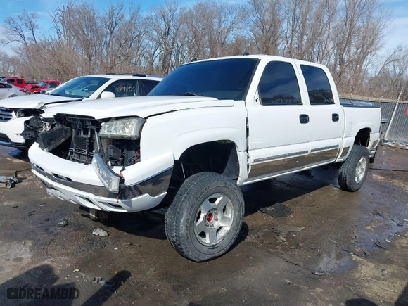 2005 Chevrolet Silverado 1500 LS with VIN 2GCEK13T151233103, listed as a IAAI auction lot 41656738 with 216,008 mi miles. Bid and sale history available at carsss.com. Image 2.