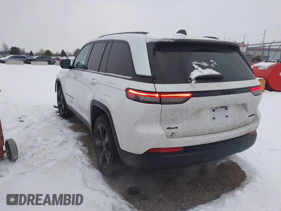 2024 Jeep Grand Cherokee Limited z VIN 1C4RJHBG5RC223711, wystawiony jako IAAI lot #41314685 z przebiegiem 11 558 mil mil oraz . Historia ofert i sprzedaży dostępna na DreamBid. Obrazek 3.