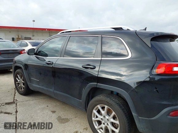 2014 Jeep Cherokee Latitude with VIN 1C4PJMCS5EW294743, listed as a IAAI auction lot 42098992 with 185,814 mi miles. Bid and sale history available at carsss.com. Image 15.