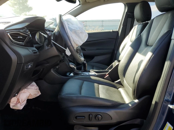 2022 Buick Encore GX Essence с VIN KL4MMFSL7NB040646, выставлен на аукционе Copart как лот 48510985 с пробегом 33 818 миль миль и На запчасти • Non repairable. История ставок и продаж доступна на DreamBid. Изображение 7.