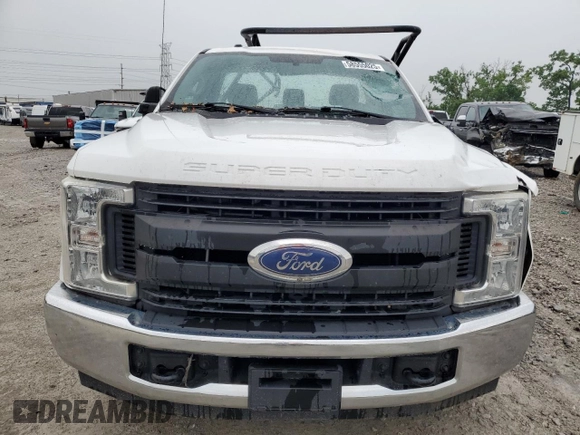 2018 Ford F-250 XL z VIN 1FTBF2A62JEC19911, wystawiony jako Copart lot #58555025 z przebiegiem 228 433 mil mil oraz Szkoda całkowita • Salvage title. Historia ofert i sprzedaży dostępna na DreamBid. Obrazek 5.