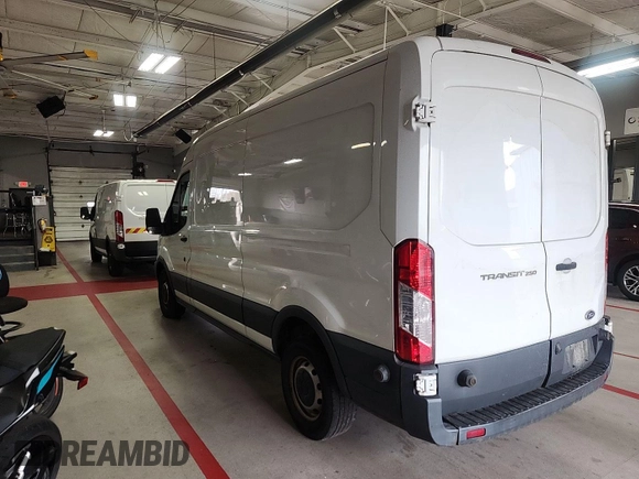 2017 Ford Transit z VIN 1FTYR2CM7HKA34715, wystawiony jako IAAI lot #42830885 z przebiegiem 300 799 mil mil oraz . Historia ofert i sprzedaży dostępna na DreamBid. Obrazek 28.