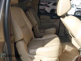 2007 Chevrolet Suburban LS with VIN 1GNFC16JX7R225286, listed as a IAAI auction lot 41594303 with 213,648 mi miles. Bid and sale history available at carsss.com. Image 8.