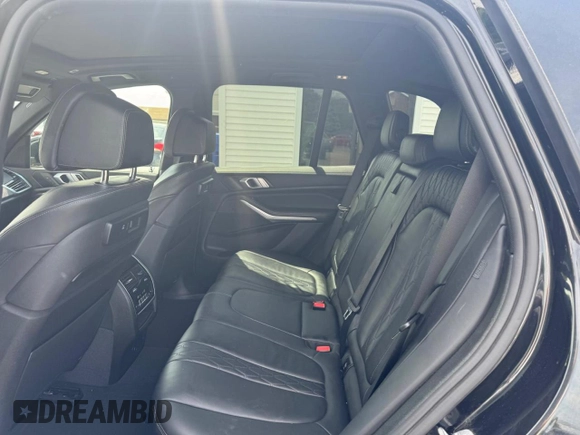 2019 BMW X5 xDrive40i z VIN 5UXCR6C58KLL13486, wystawiony jako Copart lot #59091415 z przebiegiem 152 342 mil mil oraz Czysty tytuł • Clean title. Historia ofert i sprzedaży dostępna na DreamBid. Obrazek 6.