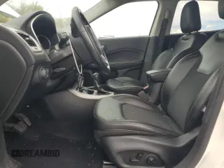 2019 Jeep Compass Latitude z VIN 3C4NJDBBXKT661517, wystawiony jako Copart lot #63339275 z przebiegiem 58 916 mil mil oraz Szkoda całkowita • Salvage title. Historia ofert i sprzedaży dostępna na DreamBid. Obrazek 7.
