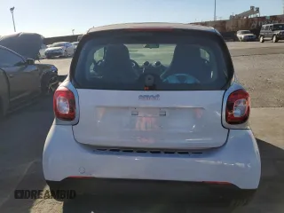 2016 Smart fortwo Passion z VIN WMEFJ5DAXGK125319, wystawiony jako Copart lot #87961455 z przebiegiem 37 246 mil mil oraz Szkody całkowita. Historia ofert i sprzedaży dostępna na DreamBid. Obrazek 6.