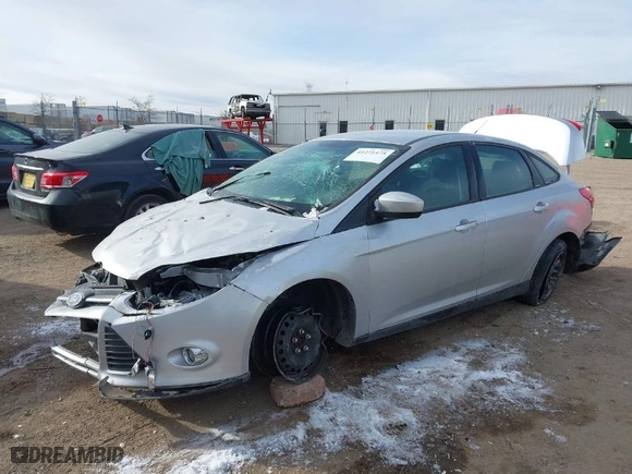 2012 Ford Focus SE with VIN 1FAHP3F21CL420948, listed as a IAAI auction lot 41271475 with 83,552 mi miles. Bid and sale history available at carsss.com. Image 2.