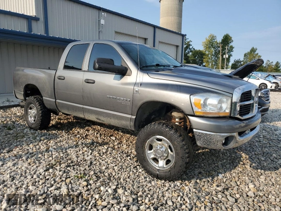 2006 Dodge 2500 SLT z VIN 3D7KS28C86G230974, wystawiony jako Copart lot #70463784 z przebiegiem 234 368 mil mil oraz Czysty tytuł • Clean title. Historia ofert i sprzedaży dostępna na DreamBid. Obrazek 4.