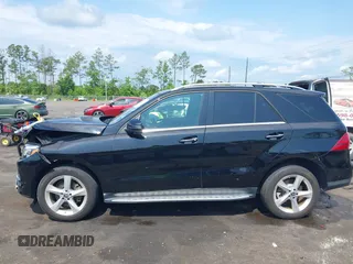 2018 Mercedes-Benz GLE 350 z VIN 4JGDA5HB1JB070660, wystawiony jako IAAI lot #42218013 z przebiegiem 66 626 mil mil oraz . Historia ofert i sprzedaży dostępna na DreamBid. Obrazek 14.