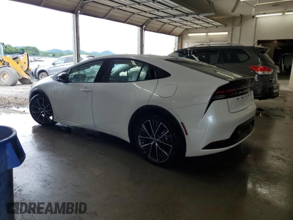 2024 Toyota Prius LE z VIN JTDACAAUXR3033375, wystawiony jako Copart lot #55593025 z przebiegiem 7 663 mil mil oraz Szkoda całkowita • Salvage title. Historia ofert i sprzedaży dostępna na DreamBid. Obrazek 2.