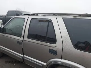 2000 Chevrolet Blazer LT z VIN 1GNDT13WXY2214421, wystawiony jako IAAI lot #41525220 z przebiegiem Nie podano mil oraz . Historia ofert i sprzedaży dostępna na DreamBid. Obrazek 6.