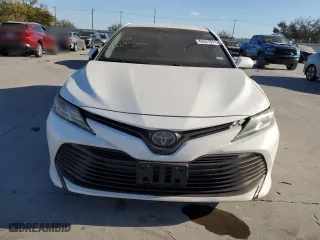 2018 Toyota Camry LE with VIN 4T1B11HK9JU500889, listed as a Copart auction lot 76441014 with 260,501 mi miles and Clean Title. Bid and sale history available at carsss.com. Image 5.