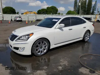 2013 Hyundai Equus Signature z VIN KMHGH4JH1DU067560, wystawiony jako Copart lot #57420475 z przebiegiem 85 291 mil mil oraz Tytuł czysty. Historia ofert i sprzedaży dostępna na DreamBid. Obrazek 1.