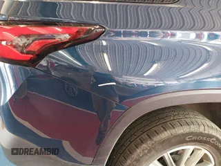2022 Chevrolet Traverse LT z VIN 1GNEVHKW4NJ177358, wystawiony jako IAAI lot #42514101 z przebiegiem 107 869 mil mil oraz . Historia ofert i sprzedaży dostępna na DreamBid. Obrazek 9.
