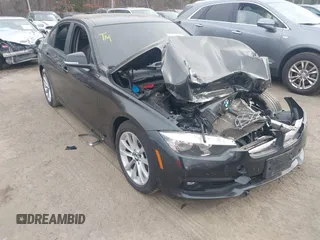 2017 BMW 3 Series 320i xDrive с VIN WBA8A3C33HA066889, выставлен на аукционе IAAI как лот 41149413 с пробегом 110 225 миль миль и . История ставок и продаж доступна на DreamBid. Изображение 1.
