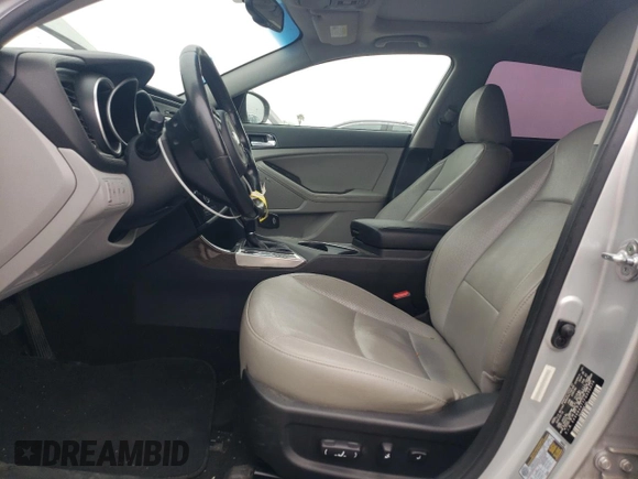 2015 Kia Optima EX z VIN 5XXGN4A71FG396076, wystawiony jako Copart lot #55306755 z przebiegiem 59 330 mil mil oraz Szkoda całkowita • Salvage title. Historia ofert i sprzedaży dostępna na DreamBid. Obrazek 7.
