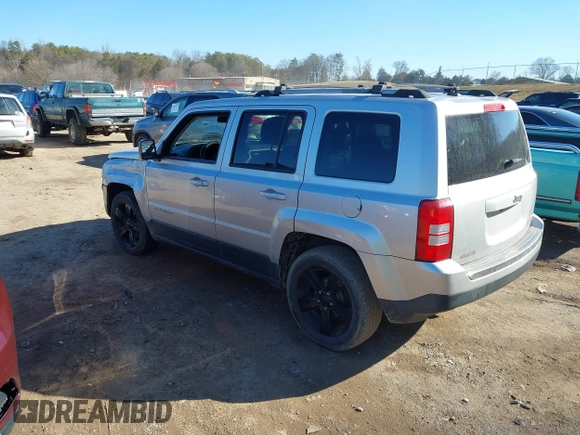 2013 Jeep Patriot Latitude with VIN 1C4NJPFB0DD192541, listed as a IAAI auction lot 41632796 with 121,823 mi miles. Bid and sale history available at carsss.com. Image 3.
