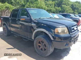 2007 Ford F-150 XLT z VIN 1FTPW14V47KD26004, wystawiony jako IAAI lot #42482463 z przebiegiem 275 392 mil mil oraz . Historia ofert i sprzedaży dostępna na DreamBid. Obrazek 1.
