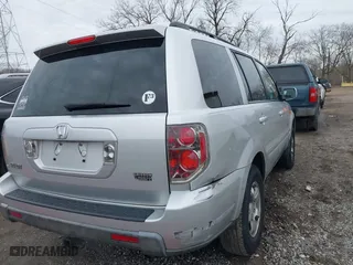 2008 Honda Pilot SE with VIN 5FNYF283X8B020295, listed as a IAAI auction lot 41737578 with 210,998 mi miles. Bid and sale history available at carsss.com. Image 4.