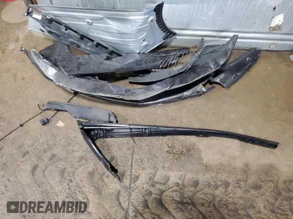 2018 McLaren 570S z VIN SBM13FAA2JW004594, wystawiony jako Copart lot #49730155 z przebiegiem Nie podano mil oraz Szkody całkowita. Historia ofert i sprzedaży dostępna na DreamBid. Obrazek 12.