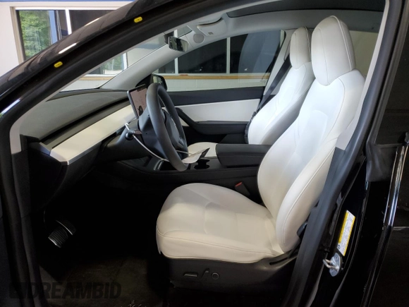 2021 Tesla Model Y Long Range z VIN 5YJYGAEE0MF298016, wystawiony jako Copart lot #55916955 z przebiegiem 59 578 mil mil oraz Szkoda całkowita • Salvage title. Historia ofert i sprzedaży dostępna na DreamBid. Obrazek 7.