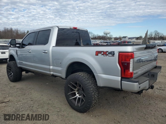 2017 Ford F-250 Lariat z VIN 1FT7W2BT9HEB39980, wystawiony jako Copart lot #81118924 z przebiegiem 135 471 mil mil oraz Szkoda całkowita • Salvage title. Historia ofert i sprzedaży dostępna na DreamBid. Obrazek 2.