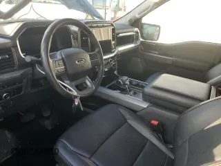 2023 Ford F-150 XL z VIN 1FTEW1CPXPKD60300, wystawiony jako Copart lot #62825095 z przebiegiem Nie podano mil oraz Nie do naprawy • Non repairable. Historia ofert i sprzedaży dostępna na DreamBid. Obrazek 8.