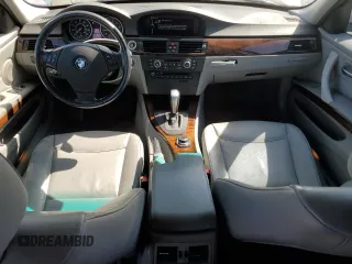2011 BMW 3 Series 328i z VIN WBAPH5C54BA447971, wystawiony jako Copart lot #55899855 z przebiegiem 140 078 mil mil oraz Czysty tytuł • Clean title. Historia ofert i sprzedaży dostępna na DreamBid. Obrazek 8.