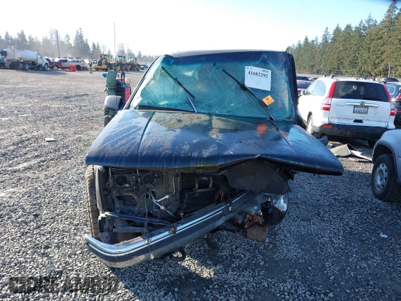 1999 GMC Suburban with VIN 3GKFK16R2XG524342, listed as a IAAI auction lot 41682292 with 161,536 mi miles and . Bid and sale history available at DreamBid. Image 12.